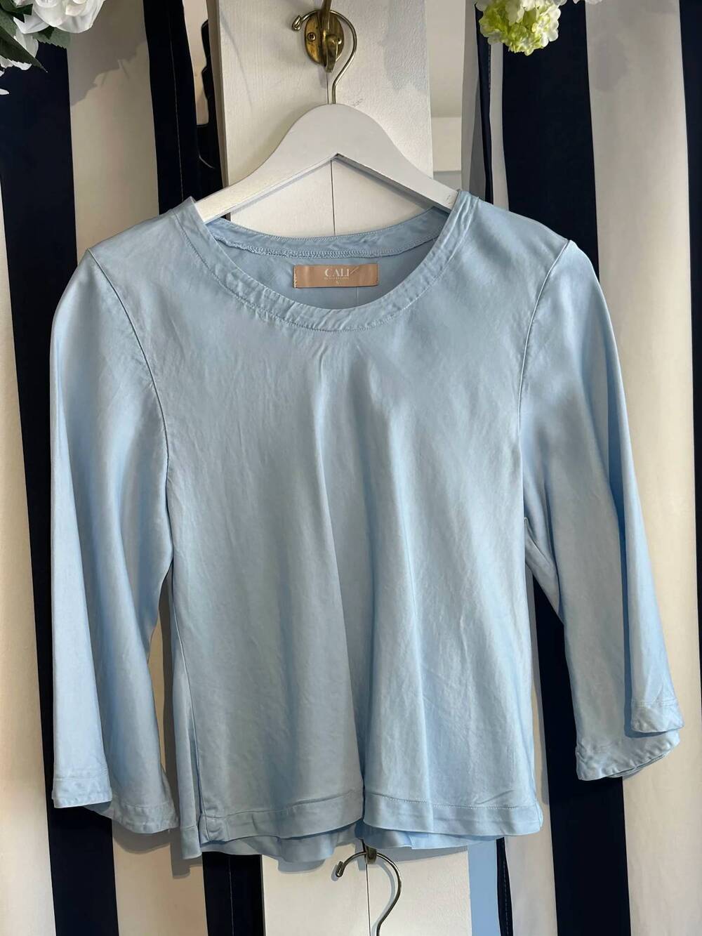 NEW CALI DREAMING women's melody top in sky blue